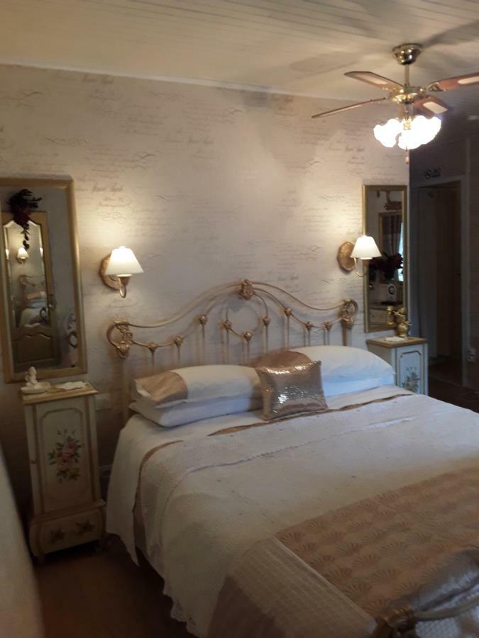 Moulin De La Civiere Bed & Breakfast Kergrist-Moelou Luaran gambar
